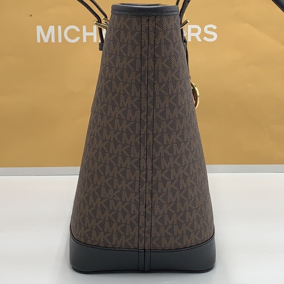 MICHAEL KORS OUTLET
Jet Set Travel Large Logo Tote Bag - Picture 5 of 14